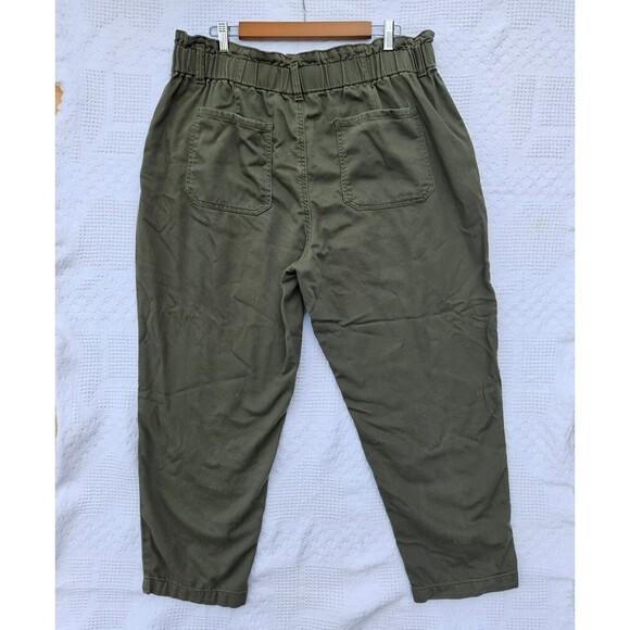 Time and Tru Women's High Rise Relax Button Fly Paperbag Pants - Green, Size 20 - Picture 11 of 12
